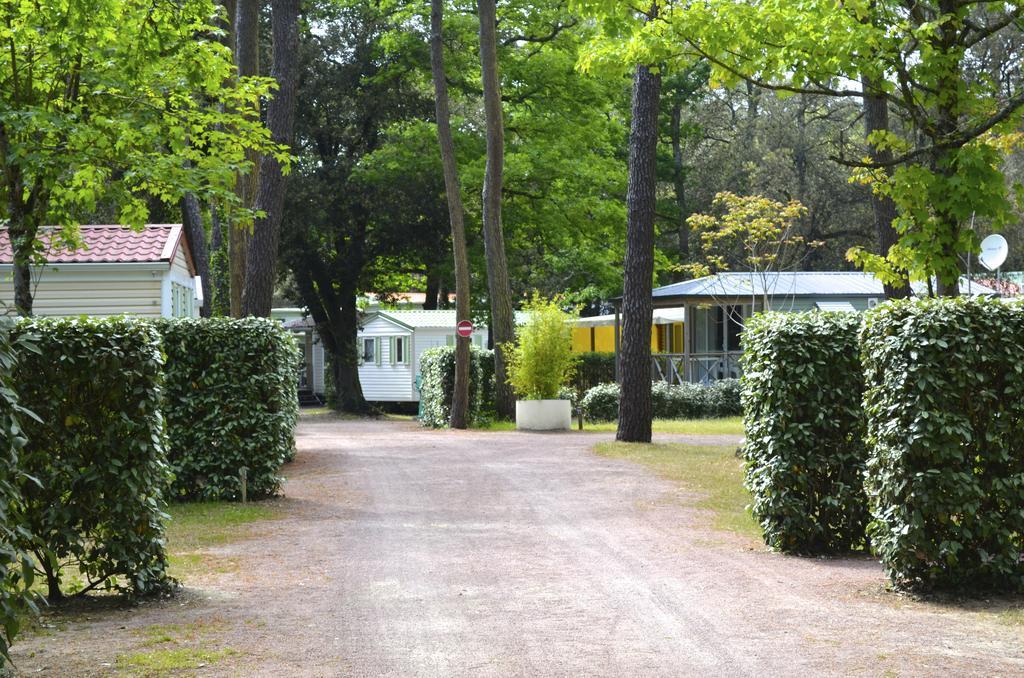 Camping Le Clos Des Pins Лонжвіль-сюр-Мер Екстер'єр фото